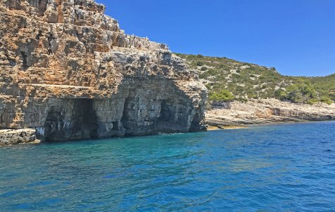 Islands Vis, Hvar & Blue Cave - Group speedboat tour